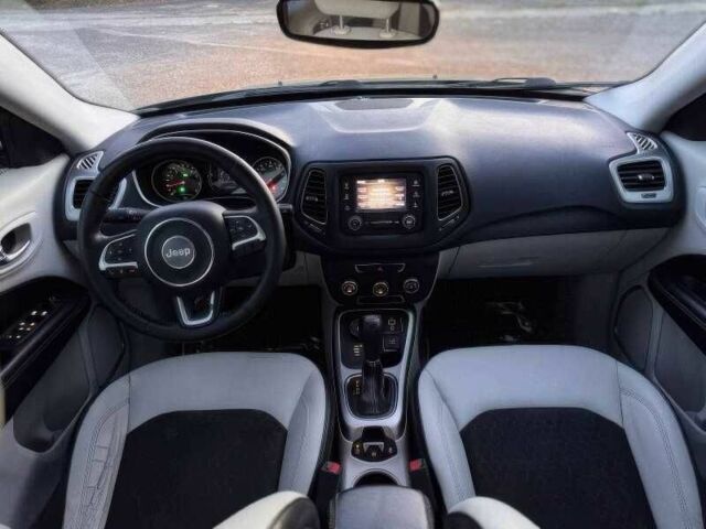 Сірий Джип Compass, об'ємом двигуна 2.4 л та пробігом 75 тис. км за 12800 $, фото 14 на Automoto.ua