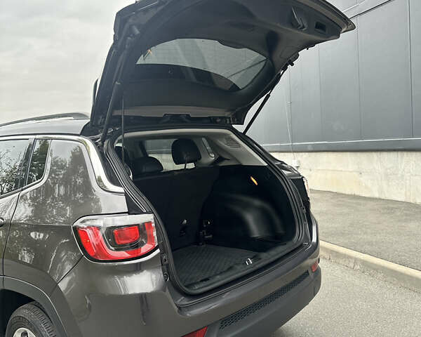 Сірий Джип Compass, об'ємом двигуна 2.36 л та пробігом 52 тис. км за 18500 $, фото 12 на Automoto.ua