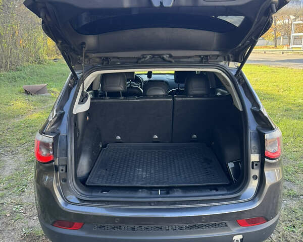 Джип Компас 2018 в Киеве на Automoto.ua Серый Джип Компас, объемом двигателя 2.4 л и пробегом 144 тыс. км за 15800 $, фото 33 на Automoto.ua