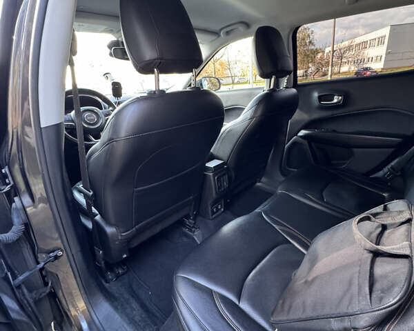 Джип Компас 2018 в Киеве на Automoto.ua Серый Джип Компас, объемом двигателя 2.4 л и пробегом 144 тыс. км за 15800 $, фото 29 на Automoto.ua