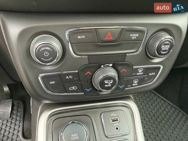 Сірий Джип Compass, об'ємом двигуна 2.4 л та пробігом 127 тис. км за 14900 $, фото 18 на Automoto.ua