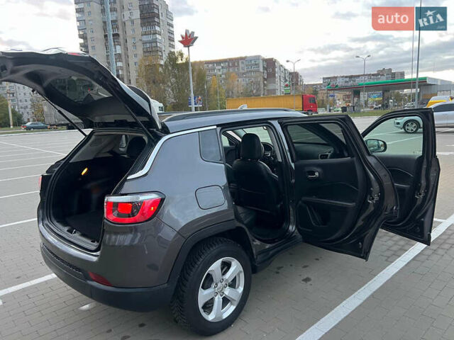 Джип Компас 2018 в Сумах на Automoto.ua Серый Джип Компас, объемом двигателя 2.36 л и пробегом 88 тыс. км за 14600 $, фото 11 на Automoto.ua