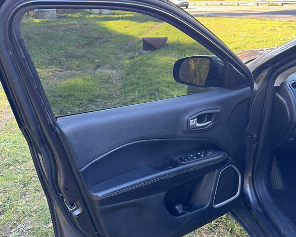 Джип Компас 2018 в Киеве на Automoto.ua Серый Джип Компас, объемом двигателя 2.4 л и пробегом 144 тыс. км за 15800 $, фото 18 на Automoto.ua