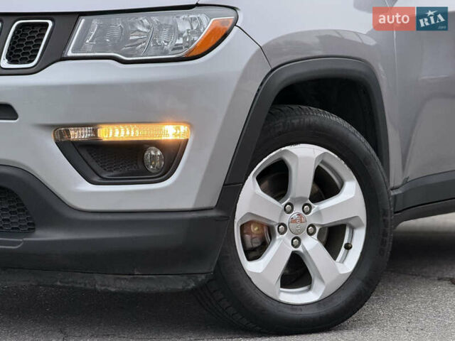 Серый Джип Компас, объемом двигателя 2.36 л и пробегом 105 тыс. км за 14950 $, фото 3 на Automoto.ua