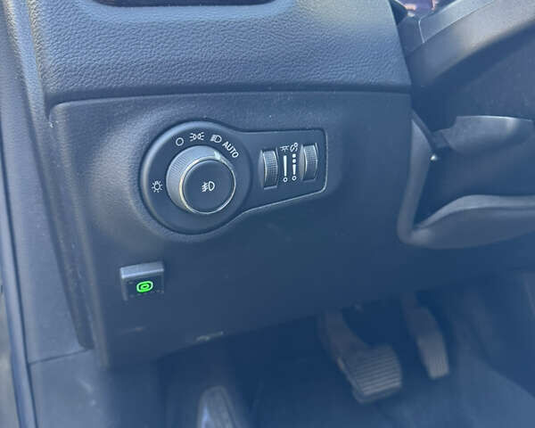 Джип Компас 2018 в Киеве на Automoto.ua Серый Джип Компас, объемом двигателя 2.4 л и пробегом 144 тыс. км за 15800 $, фото 23 на Automoto.ua