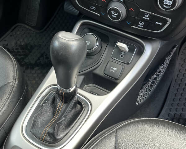 Сірий Джип Compass, об'ємом двигуна 2.4 л та пробігом 70 тис. км за 15500 $, фото 11 на Automoto.ua