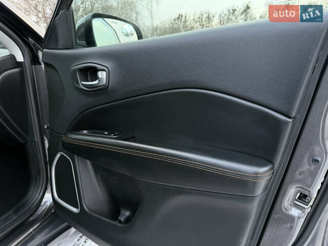 Сірий Джип Compass, об'ємом двигуна 2.4 л та пробігом 136 тис. км за 14700 $, фото 53 на Automoto.ua