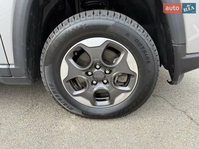 Сірий Джип Compass, об'ємом двигуна 2.4 л та пробігом 127 тис. км за 14900 $, фото 7 на Automoto.ua