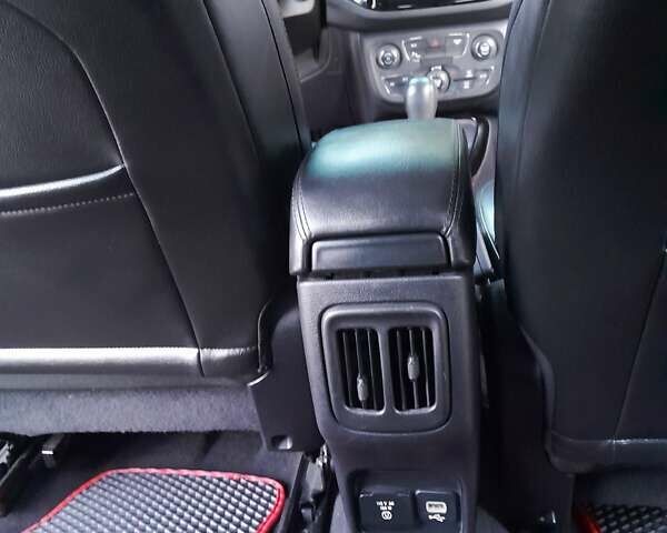 Джип Компас 2018 в Киеве на Automoto.ua Серый Джип Компас, объемом двигателя 2.4 л и пробегом 119 тыс. км за 15950 $, фото 38 на Automoto.ua