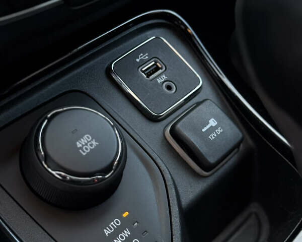 Сірий Джип Compass, об'ємом двигуна 2.4 л та пробігом 136 тис. км за 14700 $, фото 35 на Automoto.ua