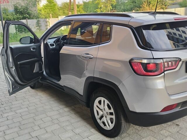 Серый Джип Компас, объемом двигателя 2.4 л и пробегом 173 тыс. км за 15800 $, фото 2 на Automoto.ua