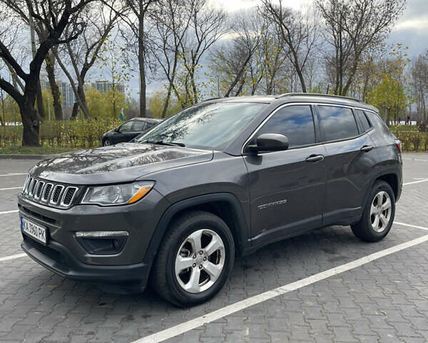Серый Джип Компас, объемом двигателя 2.36 л и пробегом 105 тыс. км за 13500 $, фото 2 на Automoto.ua