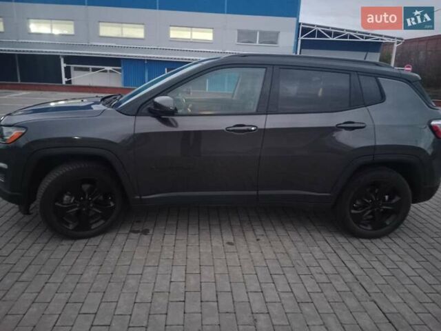 Джип Компас 2018 в Ромнах на Automoto.ua Серый Джип Компас, объемом двигателя 2.36 л и пробегом 134 тыс. км за 15800 $, фото 3 на Automoto.ua