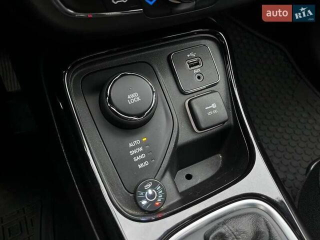 Сірий Джип Compass, об'ємом двигуна 2.36 л та пробігом 87 тис. км за 14990 $, фото 29 на Automoto.ua