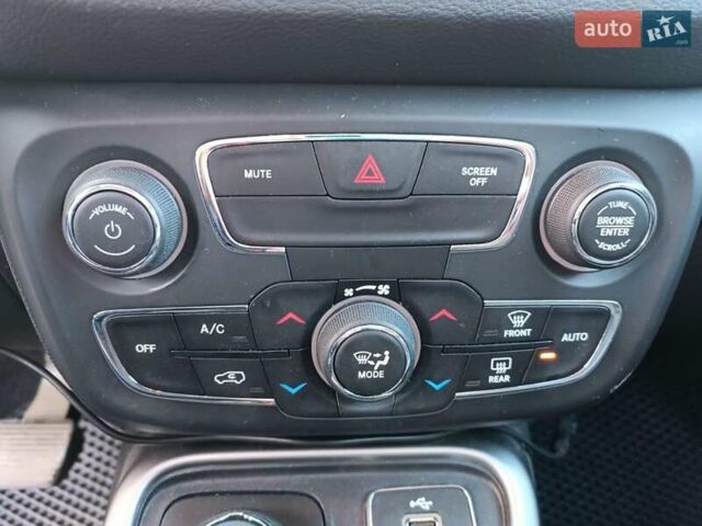 Серый Джип Компас, объемом двигателя 2.4 л и пробегом 190 тыс. км за 14490 $, фото 21 на Automoto.ua