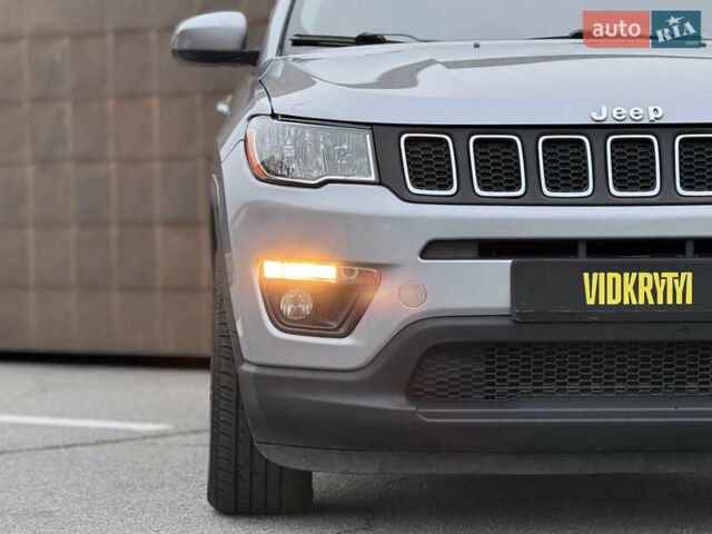 Серый Джип Компас, объемом двигателя 2.36 л и пробегом 105 тыс. км за 14950 $, фото 5 на Automoto.ua