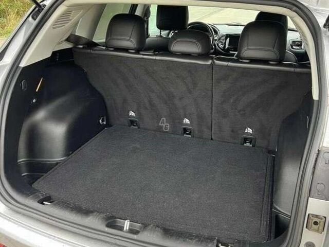 Джип Compass 2019 у Києві на Automoto.ua Сірий Джип Compass, об'ємом двигуна 2.4 л та пробігом 67 тис. км за 9800 $, фото 10 на Automoto.ua