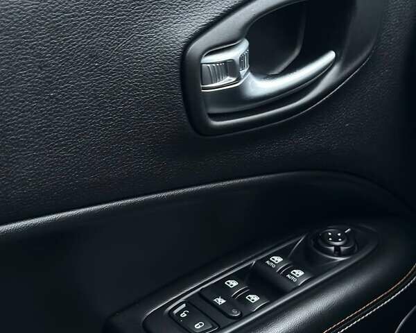 Сірий Джип Compass, об'ємом двигуна 2.36 л та пробігом 60 тис. км за 14700 $, фото 19 на Automoto.ua