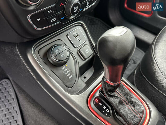 Серый Джип Компас, объемом двигателя 2.36 л и пробегом 181 тыс. км за 16500 $, фото 12 на Automoto.ua