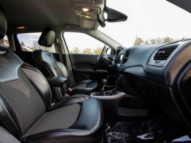 Сірий Джип Compass, об'ємом двигуна 2.4 л та пробігом 46 тис. км за 10400 $, фото 5 на Automoto.ua