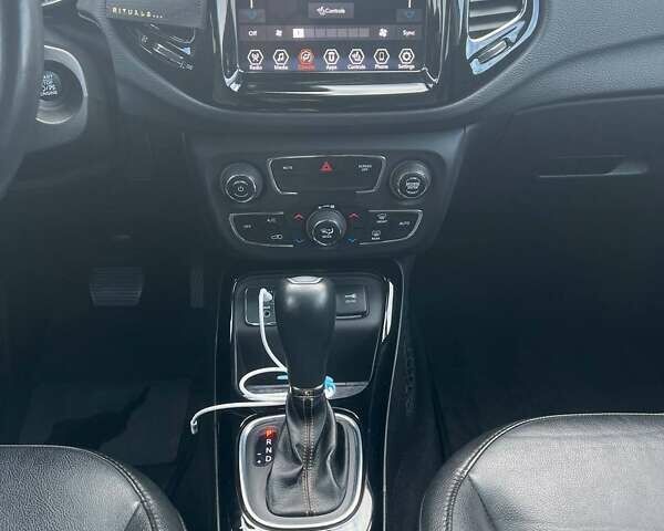 Джип Компас 2019 в Киеве на Automoto.ua Серый Джип Компас, объемом двигателя 2.36 л и пробегом 127 тыс. км за 17000 $, фото 8 на Automoto.ua