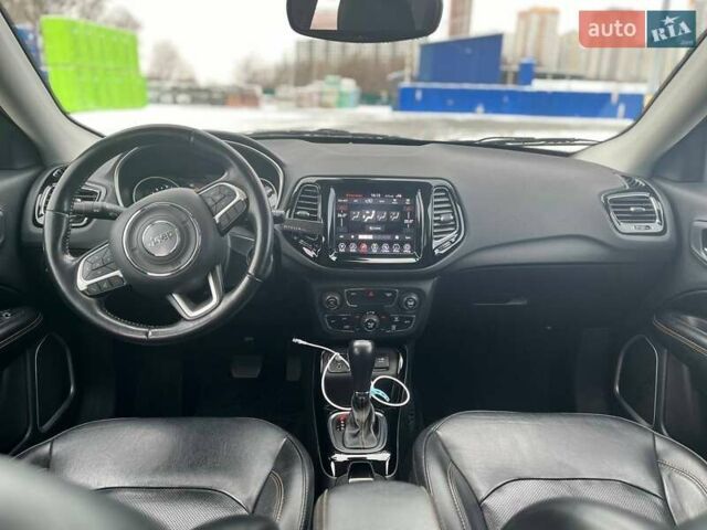 Джип Компас 2019 в Киеве на Automoto.ua Серый Джип Компас, объемом двигателя 2.36 л и пробегом 127 тыс. км за 17000 $, фото 4 на Automoto.ua