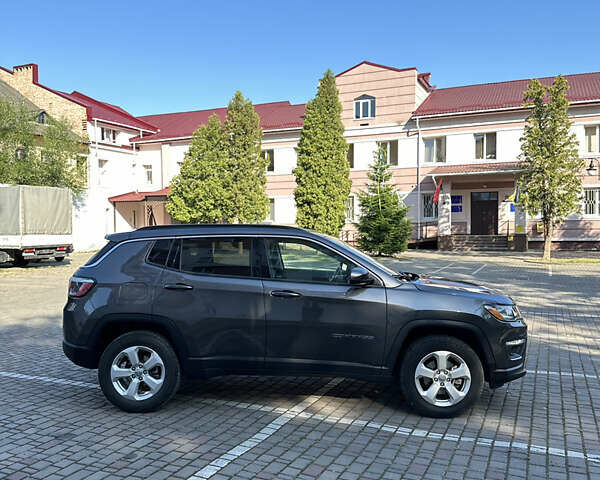 Серый Джип Компас, объемом двигателя 2.36 л и пробегом 100 тыс. км за 15700 $, фото 3 на Automoto.ua