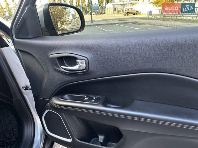 Сірий Джип Compass, об'ємом двигуна 2.36 л та пробігом 187 тис. км за 17700 $, фото 38 на Automoto.ua