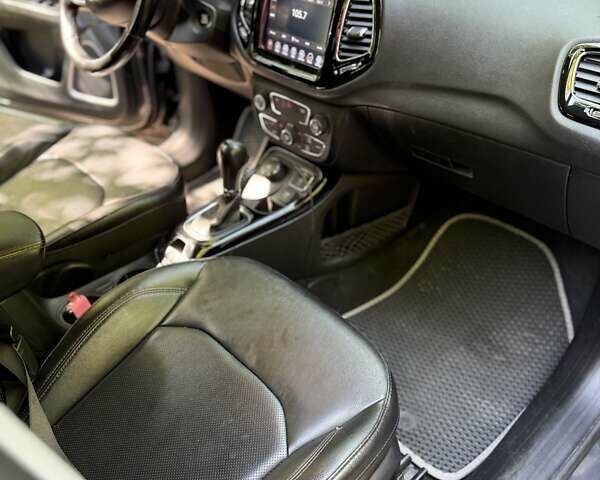 Джип Compass 2019 у Барвенковом на Automoto.ua Сірий Джип Compass, об'ємом двигуна 2.36 л та пробігом 114 тис. км за 14500 $, фото 3 на Automoto.ua