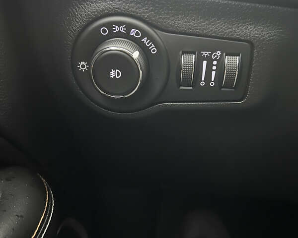 Серый Джип Компас, объемом двигателя 2.4 л и пробегом 40 тыс. км за 16800 $, фото 14 на Automoto.ua