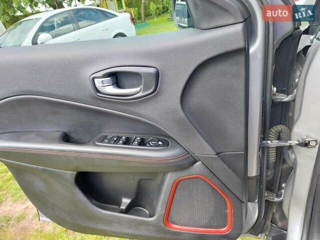 Джип Compass 2019 у Первомайськ на Automoto.ua Сірий Джип Compass, об'ємом двигуна 2.36 л та пробігом 195 тис. км за 17800 $, фото 8 на Automoto.ua