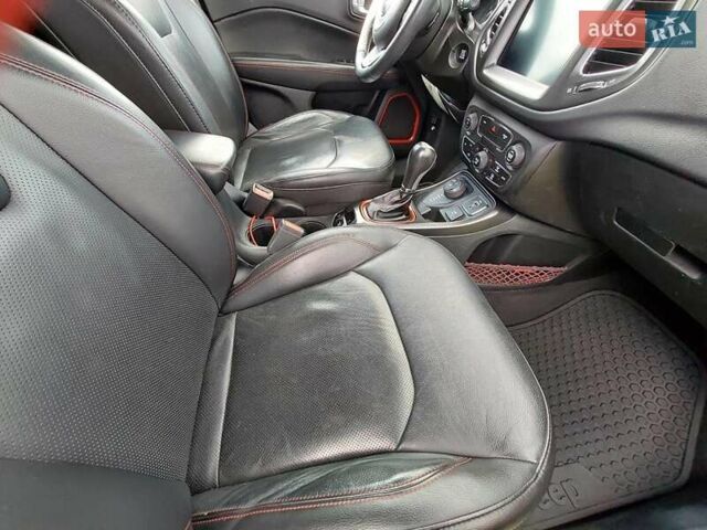 Джип Compass 2019 у Первомайськ на Automoto.ua Сірий Джип Compass, об'ємом двигуна 2.36 л та пробігом 195 тис. км за 17800 $, фото 4 на Automoto.ua