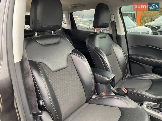 Джип Compass 2019 у Львові на Automoto.ua Сірий Джип Compass, об'ємом двигуна 2.36 л та пробігом 106 тис. км за 15300 $, фото 24 на Automoto.ua