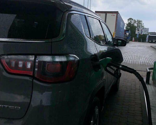 Сірий Джип Compass, об'ємом двигуна 2.4 л та пробігом 99 тис. км за 17299 $, фото 4 на Automoto.ua