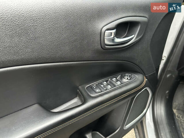 Серый Джип Компас, объемом двигателя 2.36 л и пробегом 189 тыс. км за 17300 $, фото 33 на Automoto.ua