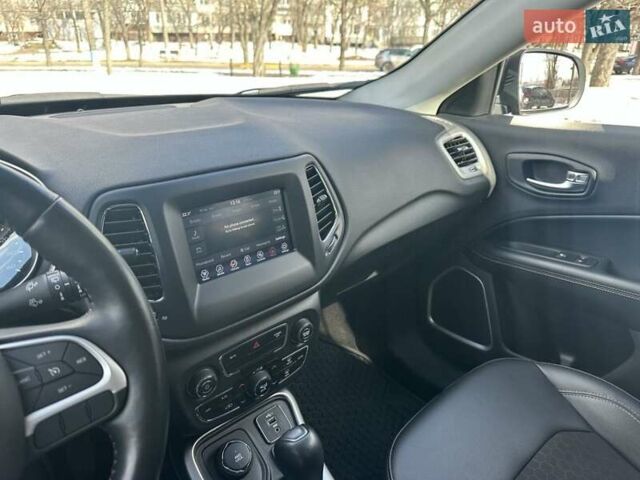 Серый Джип Компас, объемом двигателя 2.4 л и пробегом 85 тыс. км за 18500 $, фото 3 на Automoto.ua