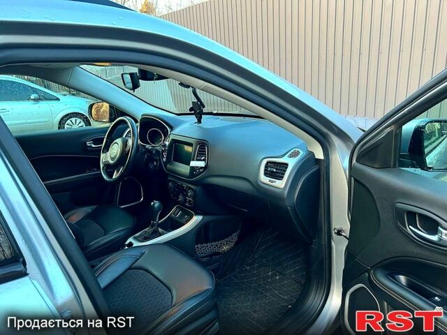 Серый Джип Компас, объемом двигателя 2.4 л и пробегом 46 тыс. км за 14000 $, фото 3 на Automoto.ua