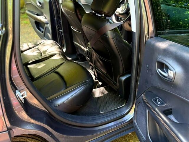 Сірий Джип Compass, об'ємом двигуна 2.4 л та пробігом 114 тис. км за 14500 $, фото 5 на Automoto.ua