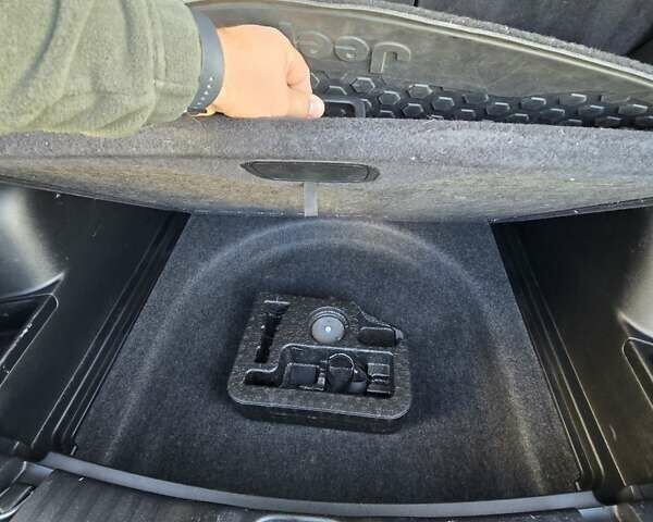 Сірий Джип Compass, об'ємом двигуна 2.36 л та пробігом 175 тис. км за 15200 $, фото 25 на Automoto.ua