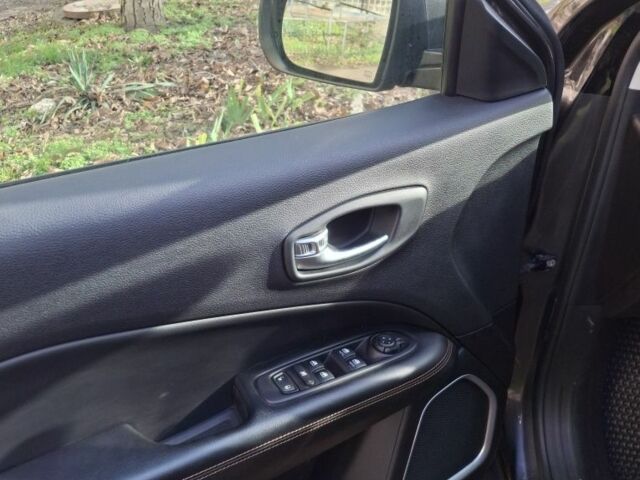 Серый Джип Компас, объемом двигателя 2.4 л и пробегом 103 тыс. км за 15500 $, фото 4 на Automoto.ua