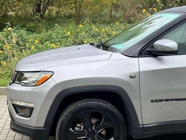 Джип Compass 2019 у Києві на Automoto.ua Сірий Джип Compass, об'ємом двигуна 2.4 л та пробігом 67 тис. км за 9800 $, фото 3 на Automoto.ua