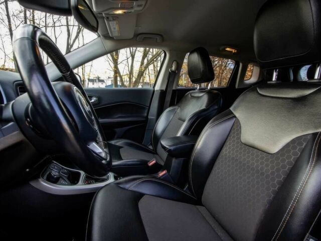 Сірий Джип Compass, об'ємом двигуна 2.4 л та пробігом 46 тис. км за 10400 $, фото 7 на Automoto.ua