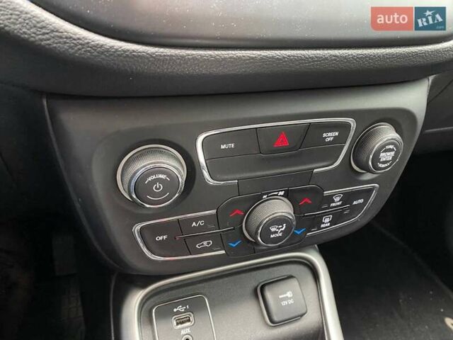 Джип Compass 2019 у Львові на Automoto.ua Сірий Джип Compass, об'ємом двигуна 2.36 л та пробігом 106 тис. км за 15300 $, фото 15 на Automoto.ua