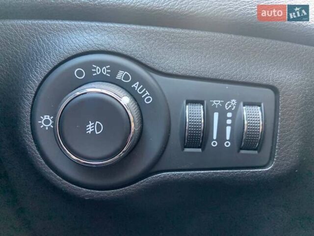 Джип Compass 2019 у Києві на Automoto.ua Сірий Джип Compass, об'ємом двигуна 2.36 л та пробігом 130 тис. км за 15990 $, фото 13 на Automoto.ua