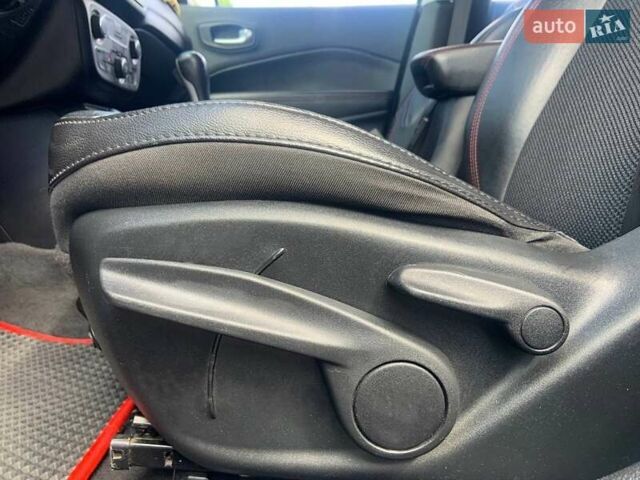 Джип Compass 2019 у Києві на Automoto.ua Сірий Джип Compass, об'ємом двигуна 2.36 л та пробігом 130 тис. км за 15990 $, фото 12 на Automoto.ua