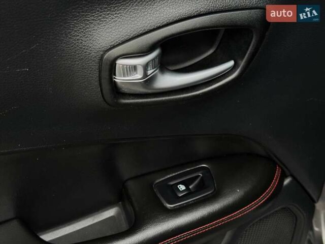 Сірий Джип Compass, об'ємом двигуна 2.36 л та пробігом 199 тис. км за 13900 $, фото 40 на Automoto.ua