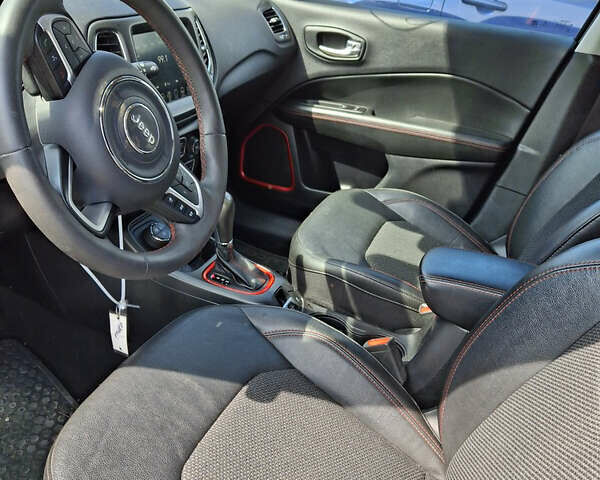 Сірий Джип Compass, об'ємом двигуна 2.4 л та пробігом 100 тис. км за 15000 $, фото 2 на Automoto.ua