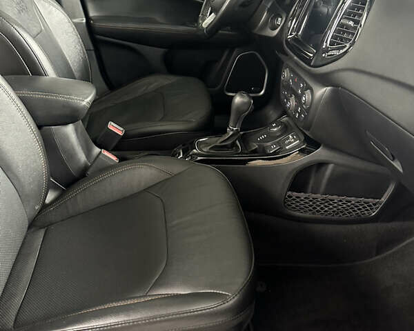 Серый Джип Компас, объемом двигателя 2.36 л и пробегом 80 тыс. км за 18800 $, фото 5 на Automoto.ua