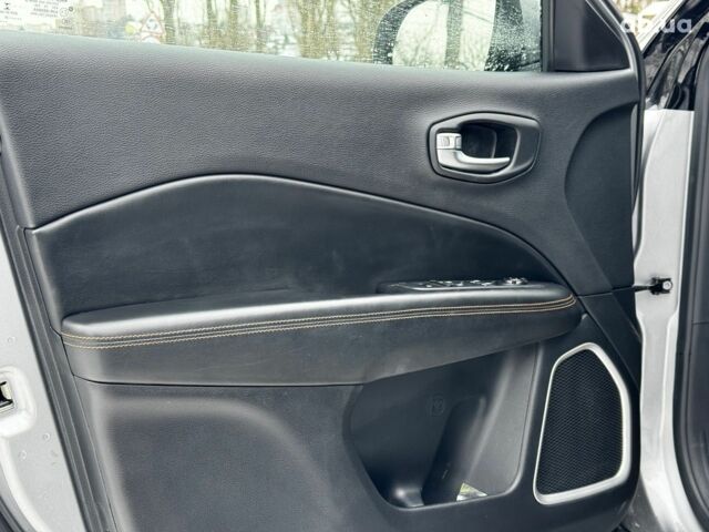 Сірий Джип Compass, об'ємом двигуна 2.4 л та пробігом 49 тис. км за 17990 $, фото 31 на Automoto.ua