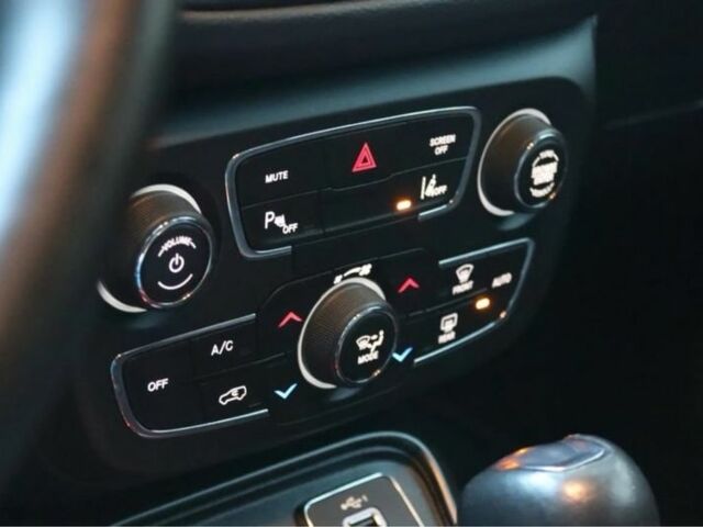 Серый Джип Компас, объемом двигателя 2.4 л и пробегом 69 тыс. км за 9800 $, фото 8 на Automoto.ua